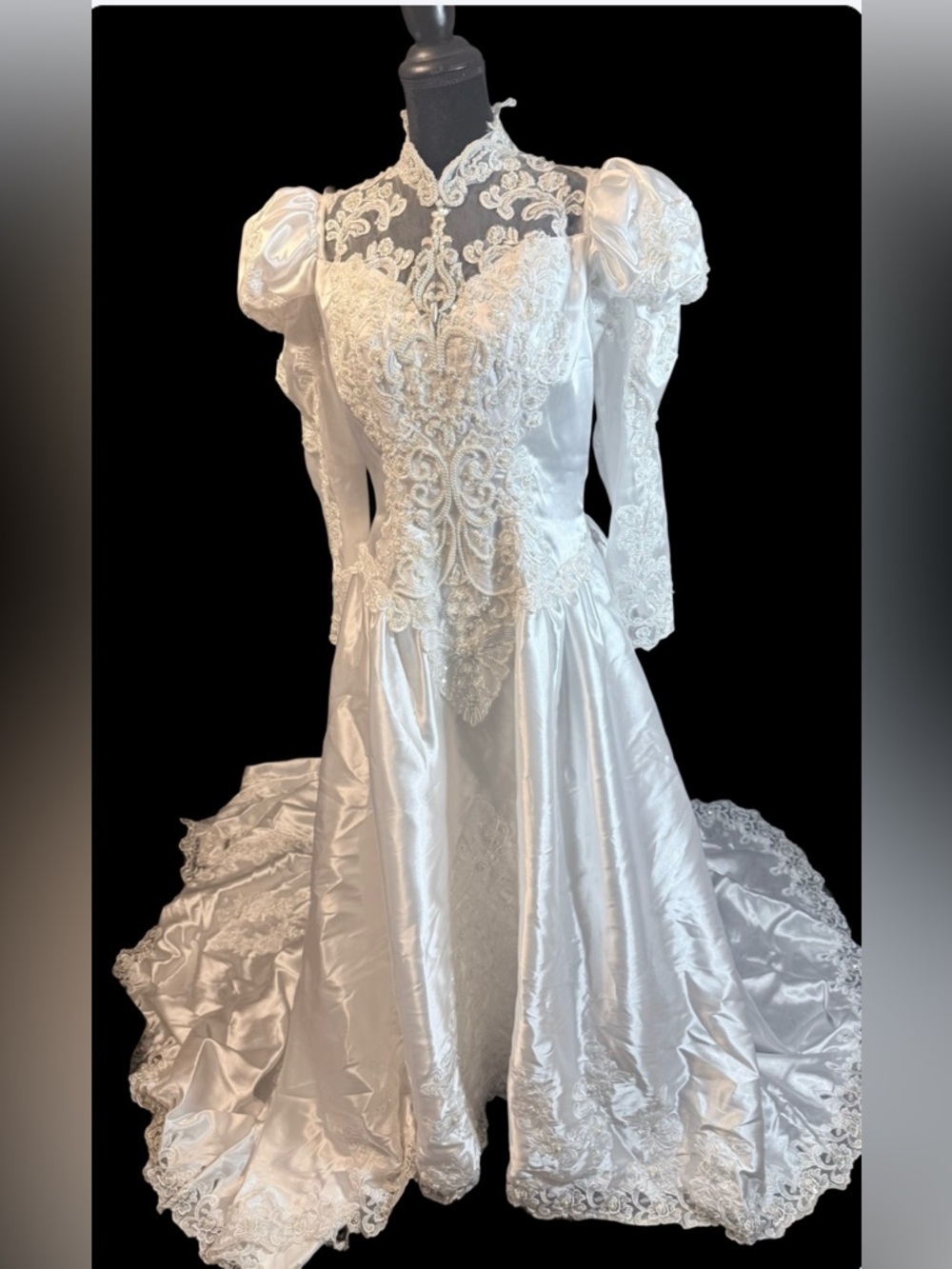 Elegant White Lace Wedding Dress with Puff Sleeves